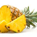 Tutti i benefici che si hanno mangiando l’ananas
