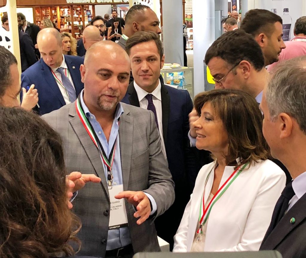 Casellati in visita allo stand della Calabria