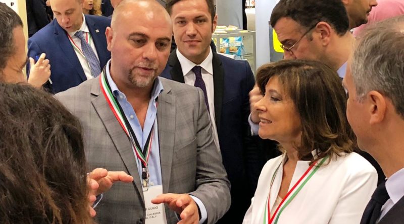 Casellati in visita allo stand della Calabria