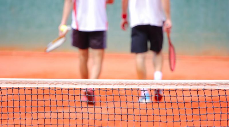 Giocare a tennis