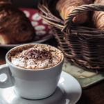 Una ricca colazione italiana aiuta a iniziare la giornata carichi