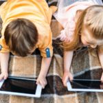 Rapporto tra bambini e schermi digitali: è allarme