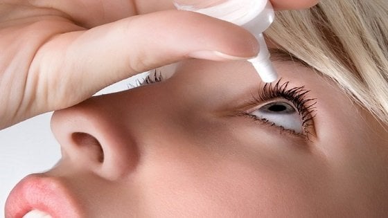 La sindrome dell’occhio secco colpisce in particolare chi lavora al computer o trascorre parecchio tempo davanti a uno schermo