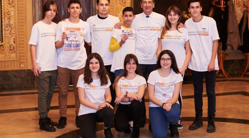 OVS e FARE X BENE BullisNO Sindco Sala e studenti