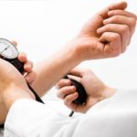 Pressione alta? Le cause e le principali raccomandazioni per evitare danni