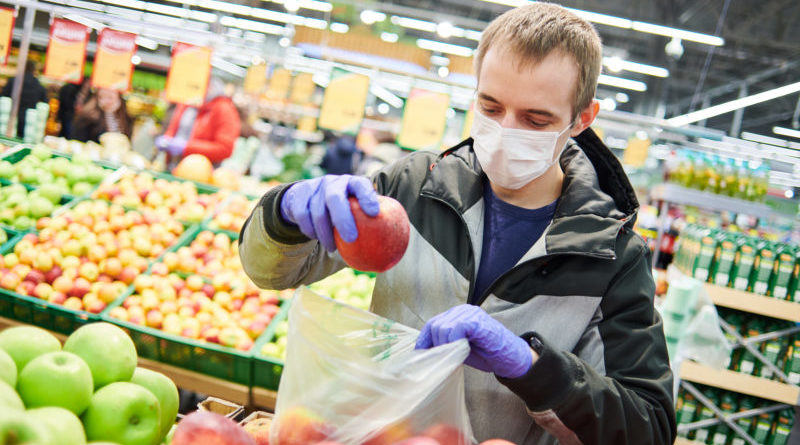 Alcune semplici regole aumentano l'efficiacia dell'uso dei guanti (Foto Dmitry Kalinovsky)