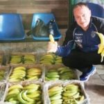 Un imprenditore di Cardito compra una tonnellata di banane per i bisognosi