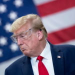 Trump convinto che il coronavirus sparirà senza un vaccino