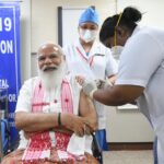 Narendra Modi ha ricevuto il primo vaccino contro il coronavirus prodotto in India