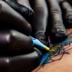 La moda estate 2021: il puntinismo dei tattoo