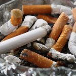 Miliardi di mozziconi di sigaretta finiscono nell’ambiente: come combattere questo fenomeno
