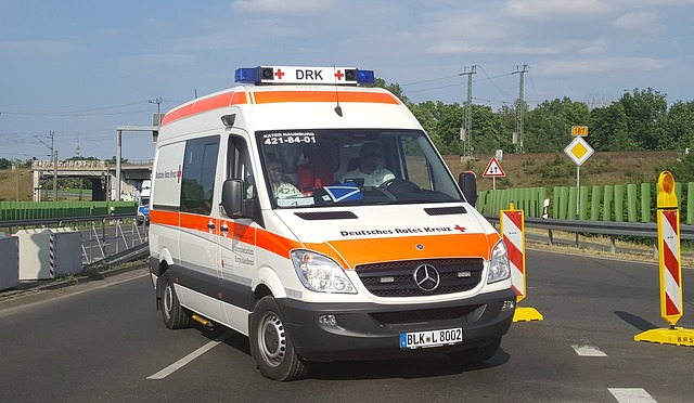 ambulanza Foto di Germany Photography da Pixabay