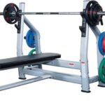 Gli appassionati del fitness non si fanno mancare la panca piana olimpionica professionale