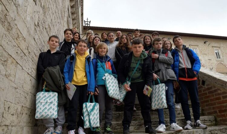 Ricevuti a palazzo dei Priori gli studenti del College Sophie Germain di Luynes-Aix En-Provence - ph comune perugia